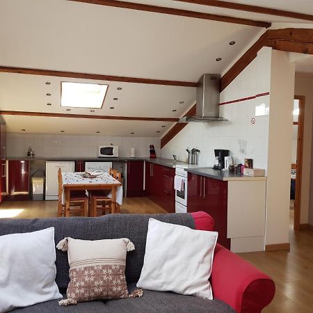 Les Trois Lions Apartment Фоа Екстериор снимка