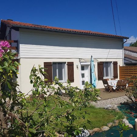 Les Trois Lions Apartment Фоа Екстериор снимка