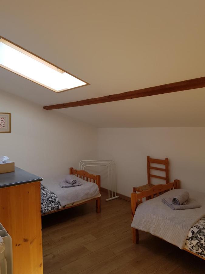 Les Trois Lions Apartment Фоа Екстериор снимка
