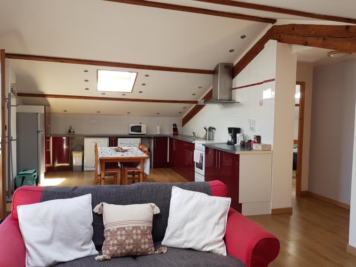Les Trois Lions Apartment Фоа Екстериор снимка