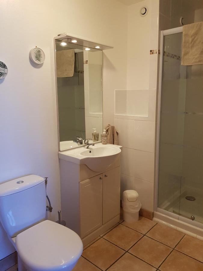 Les Trois Lions Apartment Фоа Екстериор снимка