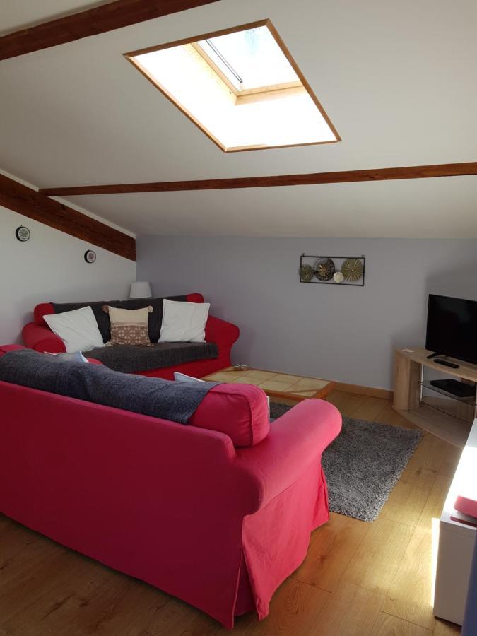 Les Trois Lions Apartment Фоа Екстериор снимка