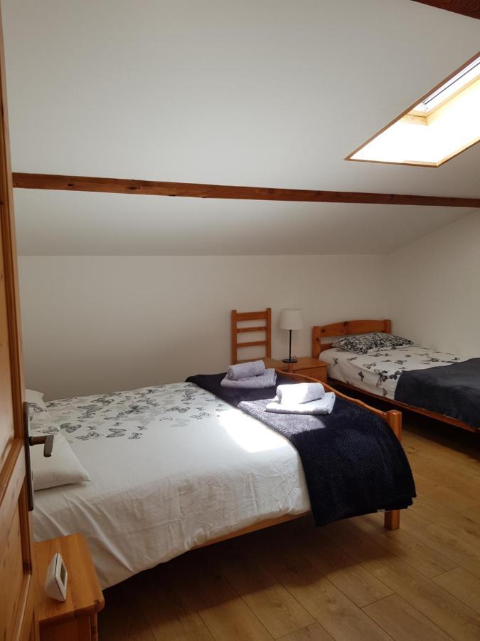 Les Trois Lions Apartment Фоа Екстериор снимка