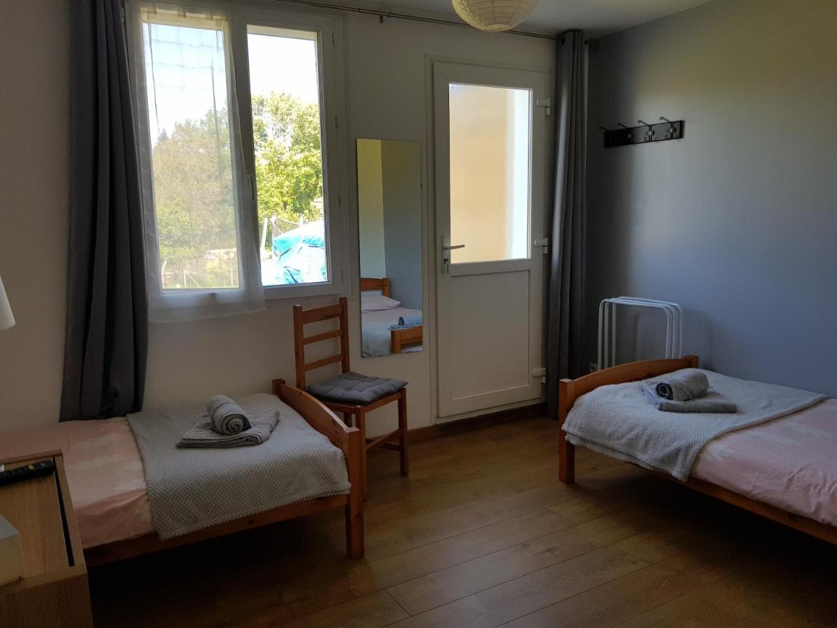 Les Trois Lions Apartment Фоа Екстериор снимка