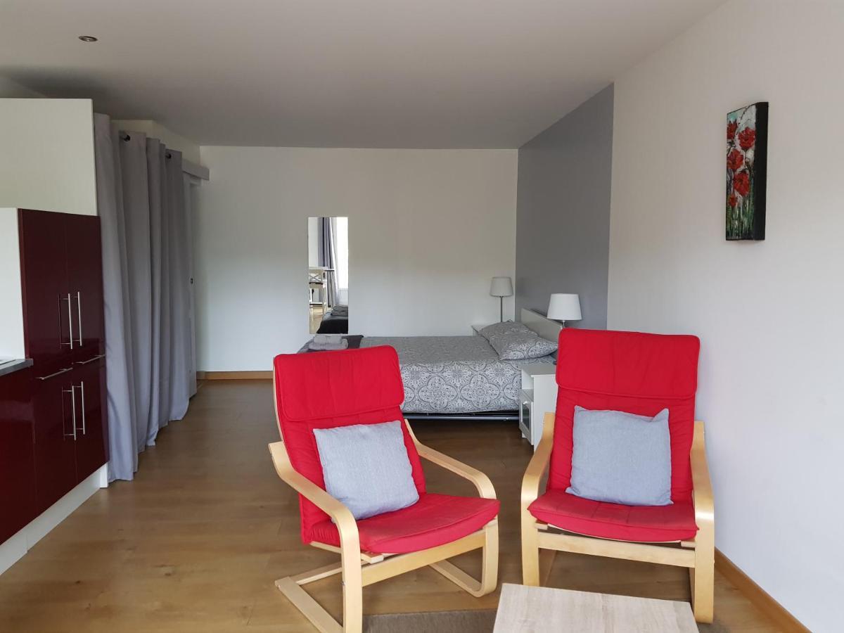 Les Trois Lions Apartment Фоа Екстериор снимка