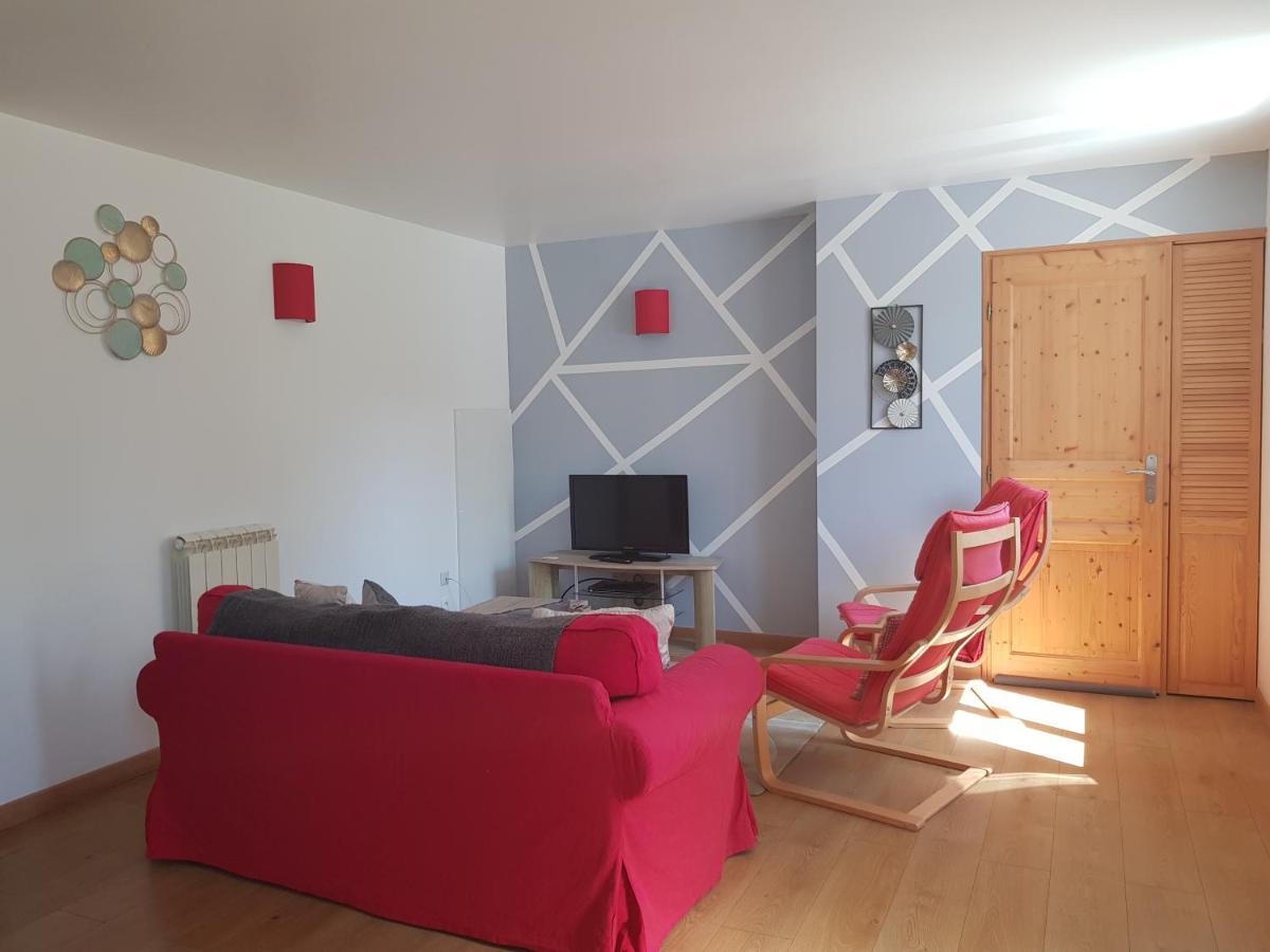 Les Trois Lions Apartment Фоа Екстериор снимка