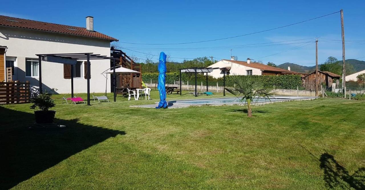 Les Trois Lions Apartment Фоа Екстериор снимка