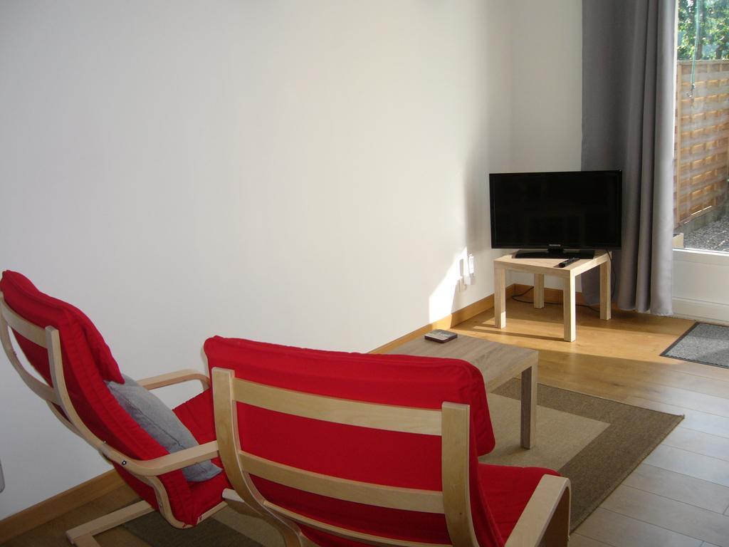 Les Trois Lions Apartment Фоа Екстериор снимка