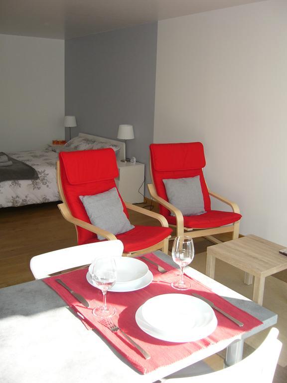Les Trois Lions Apartment Фоа Екстериор снимка