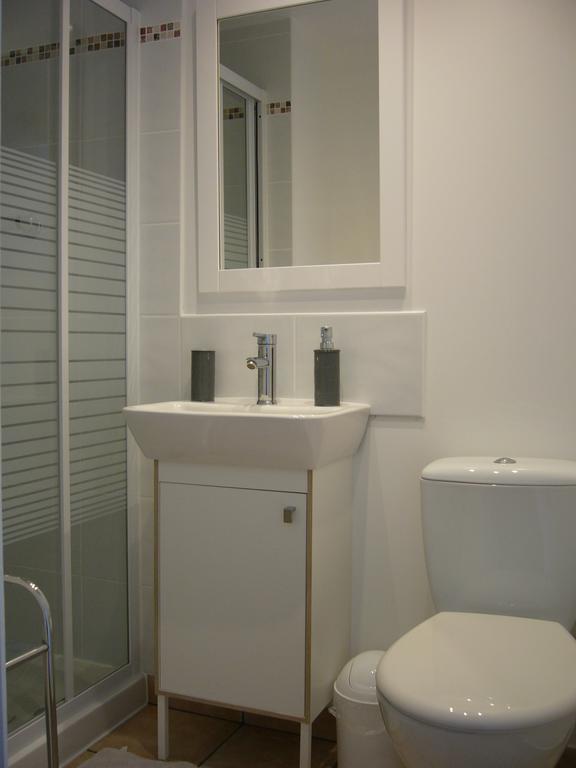 Les Trois Lions Apartment Фоа Екстериор снимка