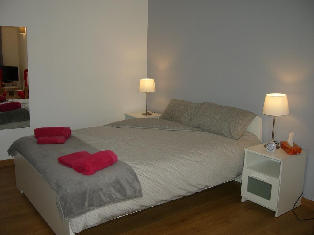 Les Trois Lions Apartment Фоа Екстериор снимка